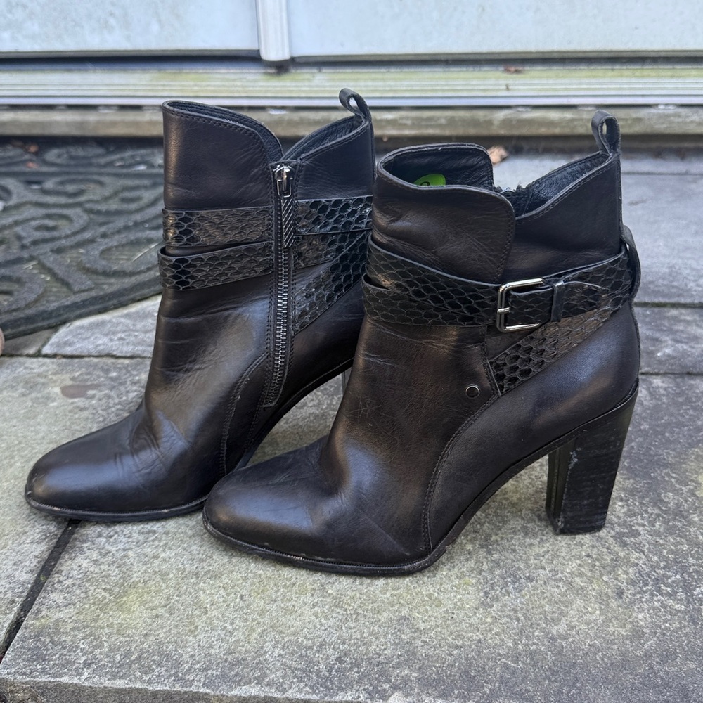 Donald J. Pliner Black Leather boots 38